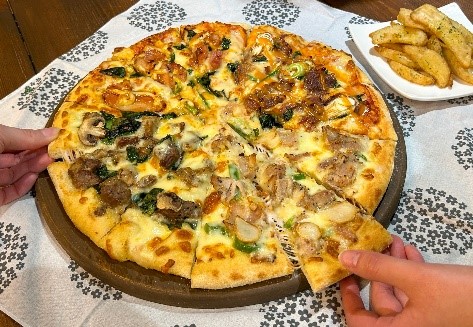 「肉ピザ・クワトロ」