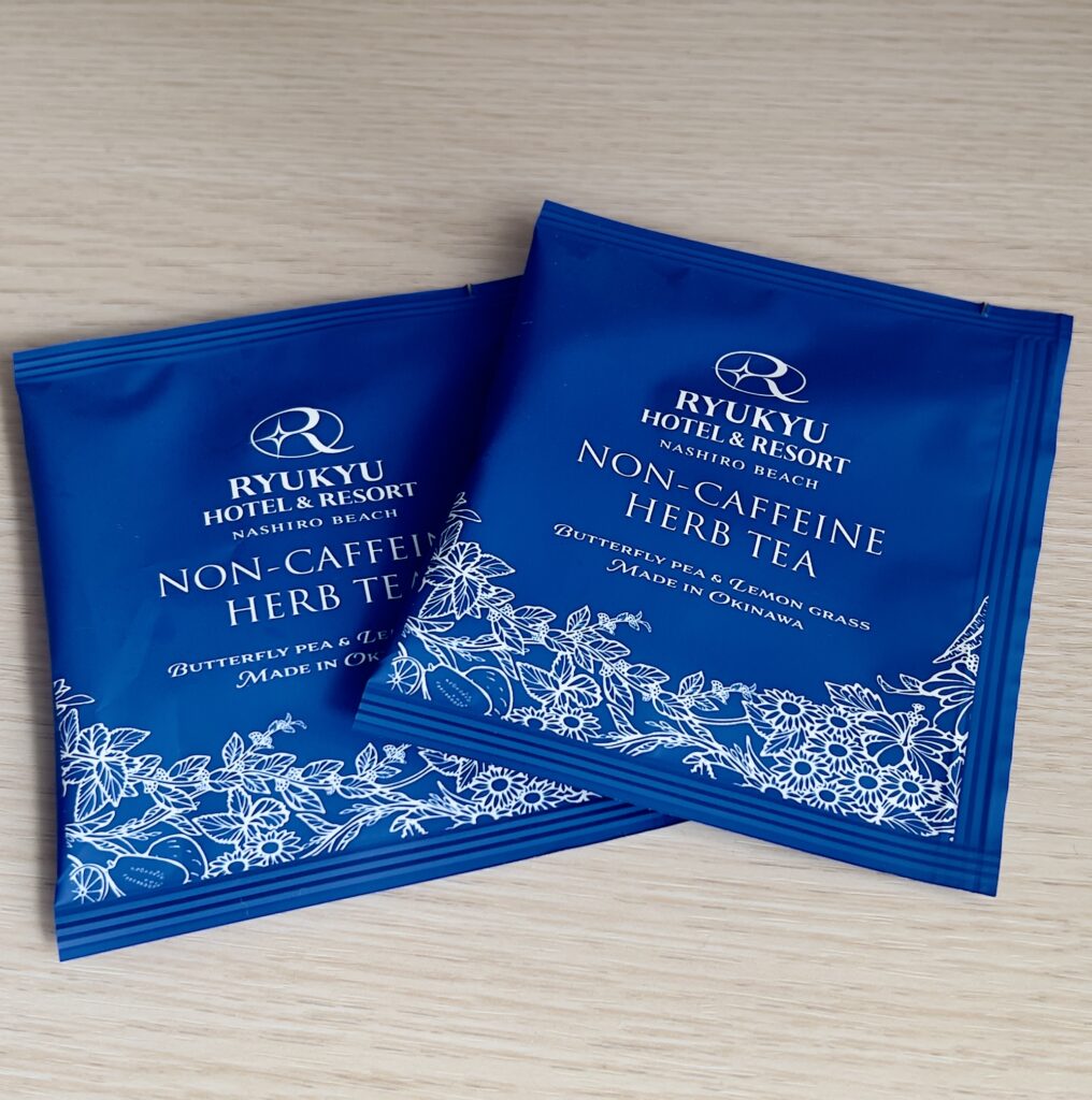 ホテルのアメニティーでバタフライピーのティーが飲めます。このホテル超オススメ!