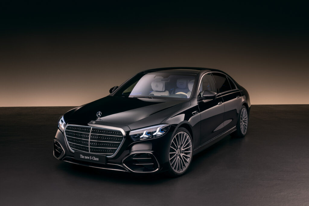 The new S-Class. Stuttgart, 2026.
Exterior colour: MANUFAKTUR black sparkling
Exterior: AMG Line
Interior: MANUFAKTUR deep white/black; Exclusive Package