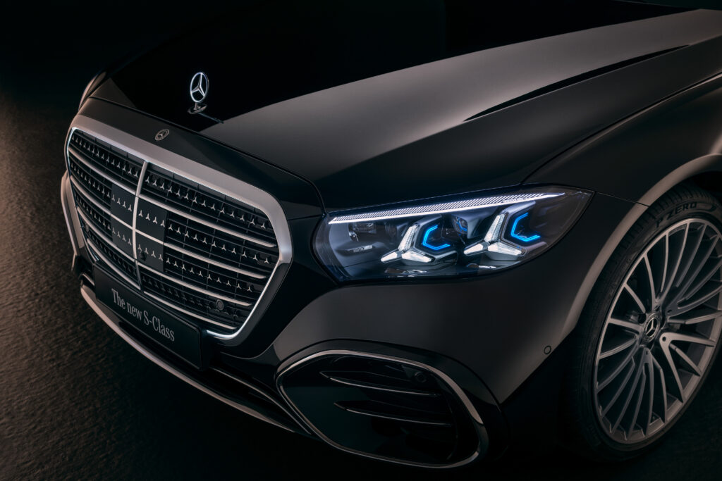 The new S-Class. Stuttgart, 2026.
Exterior colour: MANUFAKTUR black sparkling
Exterior: AMG Line
Interior: MANUFAKTUR deep white/black; Exclusive Package