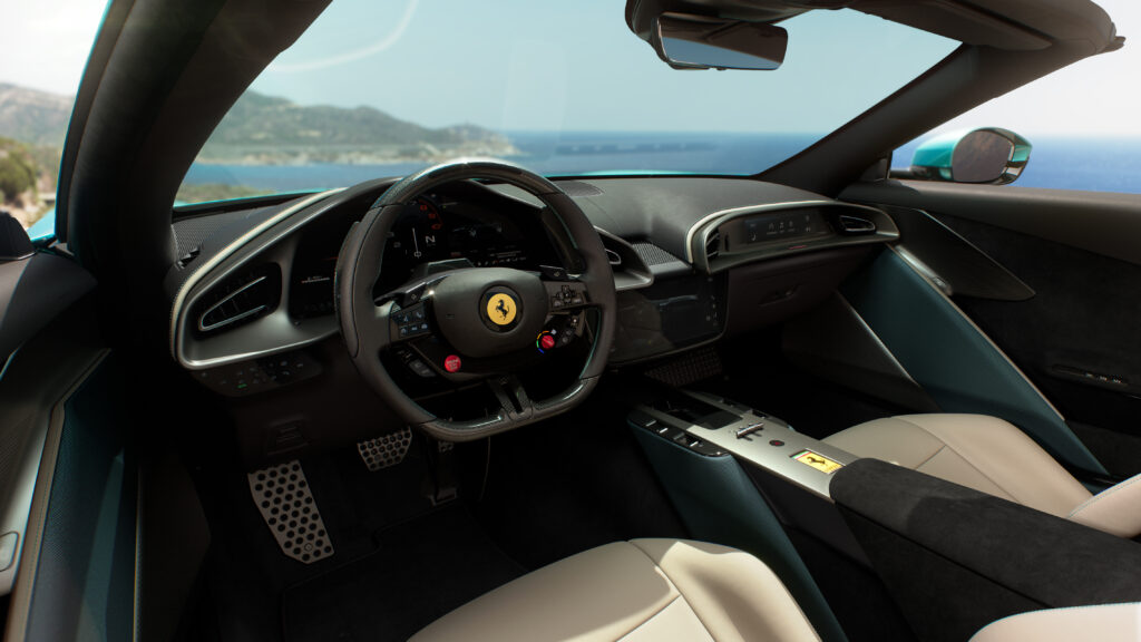 物理ボタンが復活した Ferrari Amalfi Spider のステアリングホイール
Ferrari Amalfi Spider のリセール価格考察