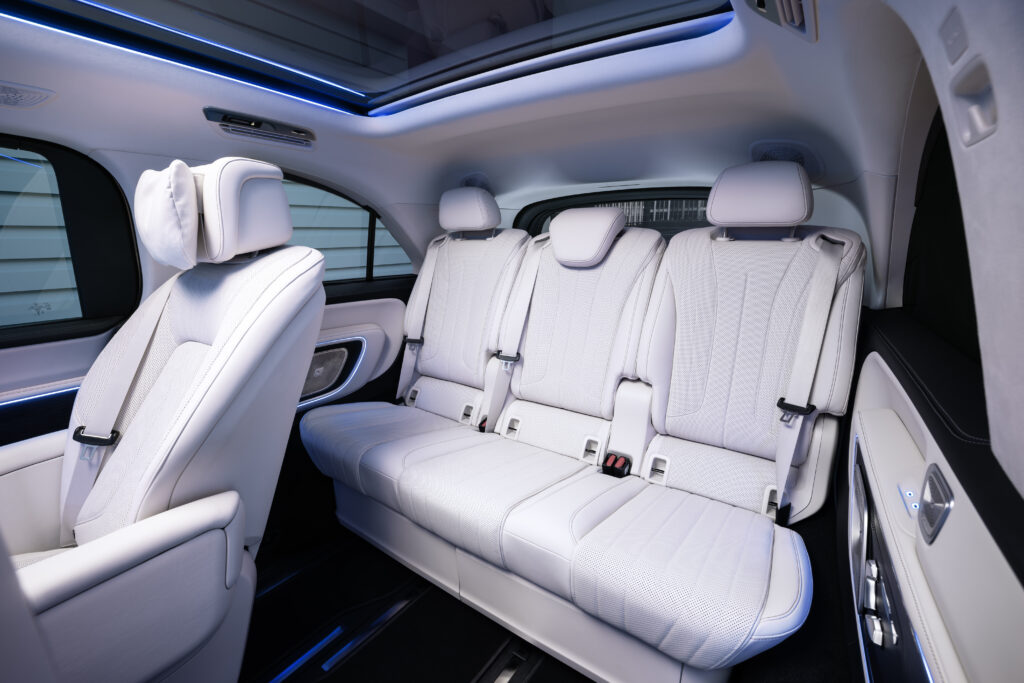 メルセデス・ベンツ VLE インテリア 後席視点 室内空間 シート配置