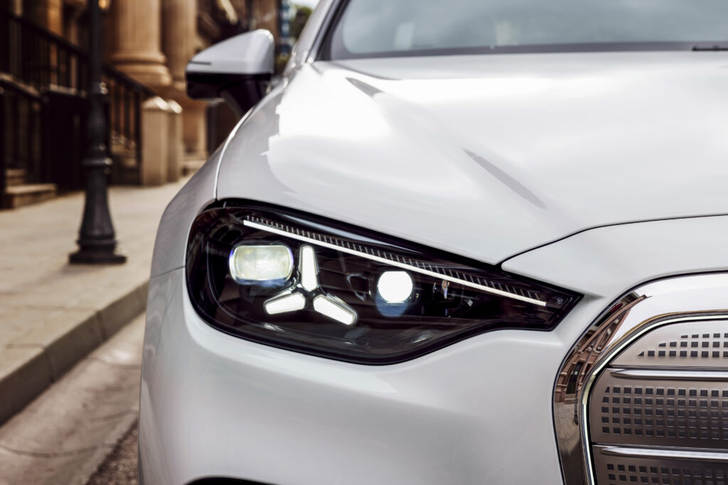 The all-new electric Mercedes-Benz C-Classヘッドライト