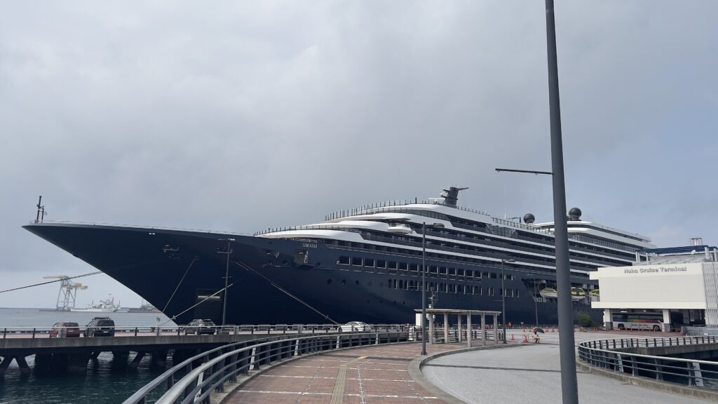 ルミナーラの船首方向から見た迫力あるショット