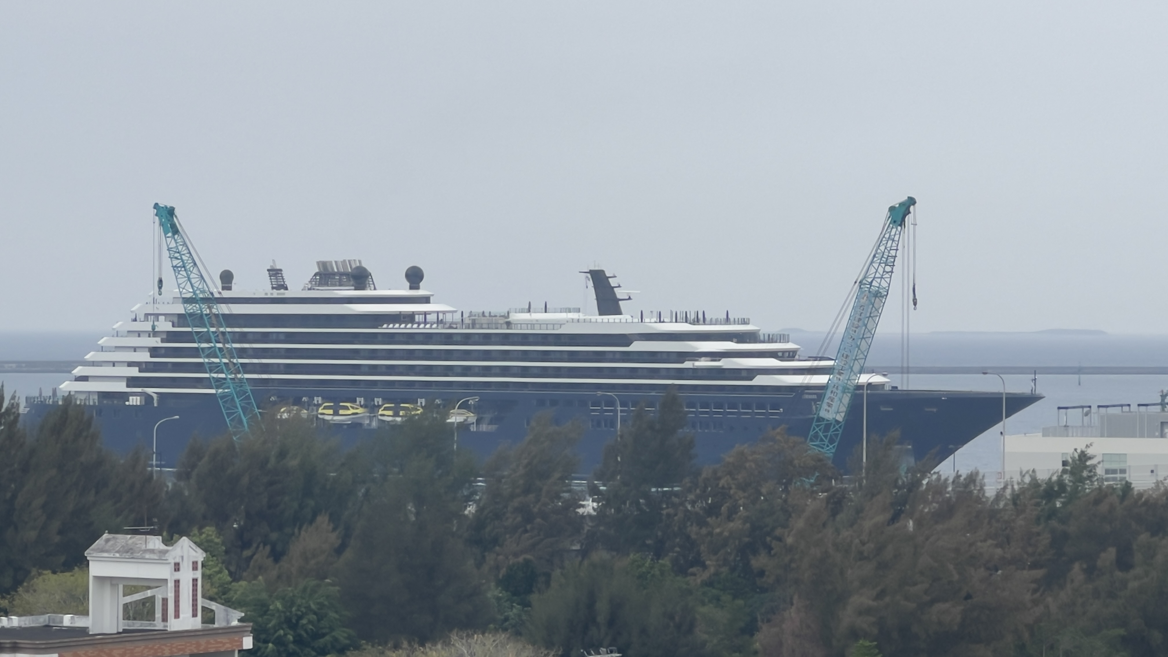 ルミナーラの側面全景