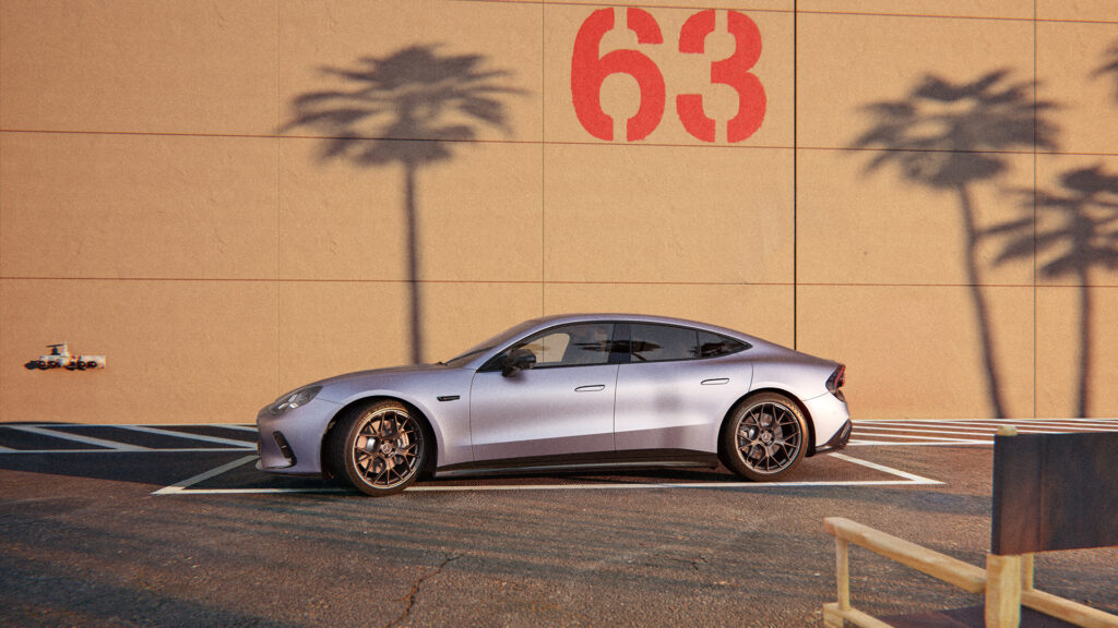 メルセデスAMG GT 53 4ドアクーペの左側面(STAGE 63ビル前、停車中)