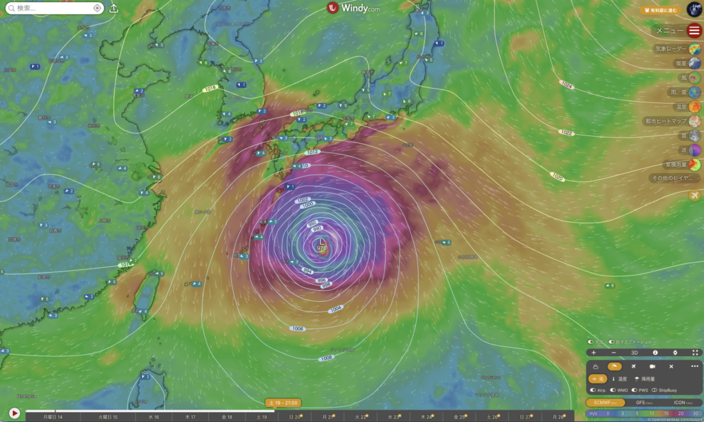 Windyで表示したECMWFモデルによる2026年9月19日21時の予想天気図。中心気圧976hPaの低気圧が沖縄本島と奄美の東海上に描かれ、等圧線が沖縄周辺まで広く張り出している